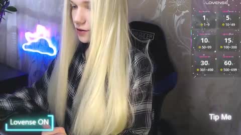 Caroline Fox online show from 03.15.26
