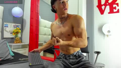 Snapshot of karybig3 chatting on 02.19.25 ---Kary--- online show from 02.19.25