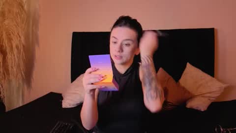 Snapshot of kassandra_james chatting on 12.19.25 kassandra james online show from 12.19.25