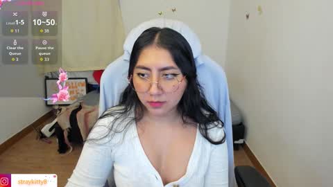 Snapshot of kat_ly_chan chatting on 10.13.25 Kat       online show from 10.13.25
