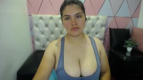 Snapshot of katalina_santana25 chatting on 09.14.25 katalina santana25 online show from 09.14.25