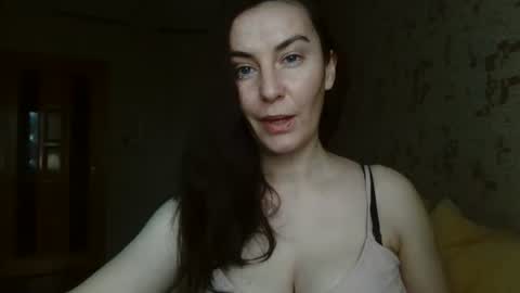 Snapshot of katalinaqe chatting on 10.10.25 KatalinaQE online show from 10.10.25