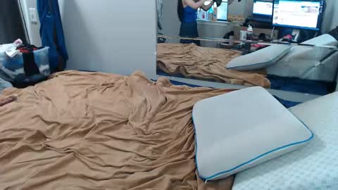 Kat and Crown online show from 04.03.26