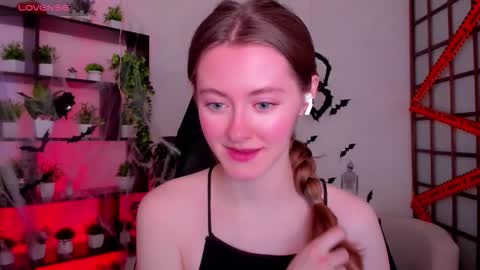 Snapshot of kate_cuddle chatting on 10.29.25 Kate online show from 10.29.25