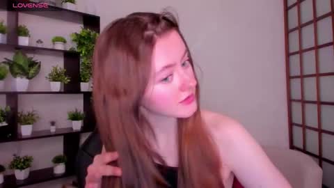 Snapshot of kate_cuddle chatting on 11.20.25 Kate online show from 11.20.25