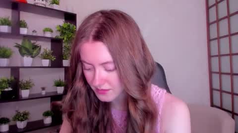 Snapshot of kate_cuddle chatting on 11.24.25 Kate online show from 11.24.25