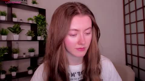 Snapshot of kate_cuddle chatting on 12.16.25 Kate online show from 12.16.25