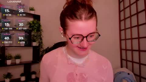 Snapshot of kate_cuddle chatting on 05.19.26 Kate online show from 05.19.26