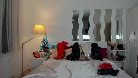 kate_redgar online show from 01.04.25