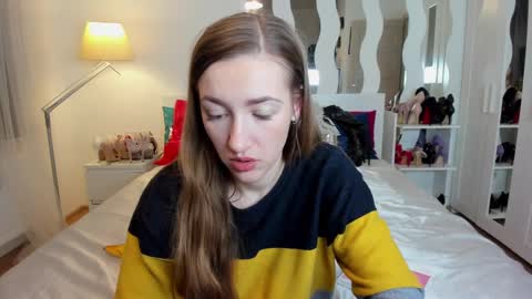 kate_redgar online show from 03.06.25
