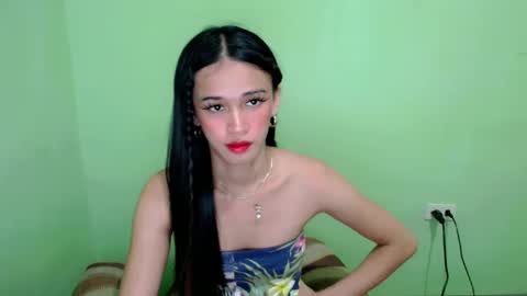 Snapshot of kate_romance chatting on 12.17.24 Kate online show from 12.17.24