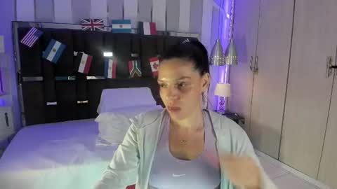 Snapshot of kate_roose chatting on 06.17.26 kate_roose online show from 06.17.26