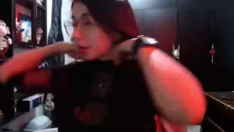 Snapshot of kateeen18 chatting on 12.22.25 Kateeen18 online show from 12.22.25