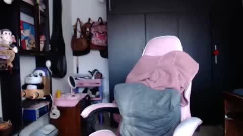 Snapshot of kateeen18 chatting on 12.22.25 Kateeen18 online show from 12.22.25