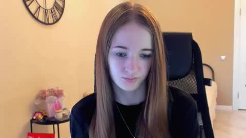 Snapshot of katekayer chatting on 10.20.25 katekayer online show from 10.20.25