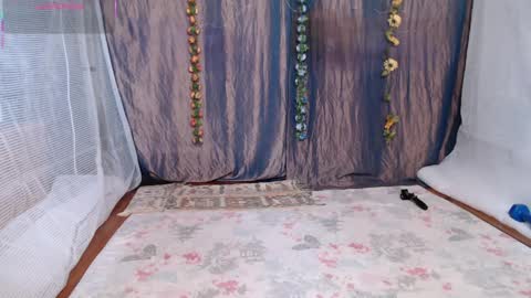 katelinpepperworth online show from 04.04.26