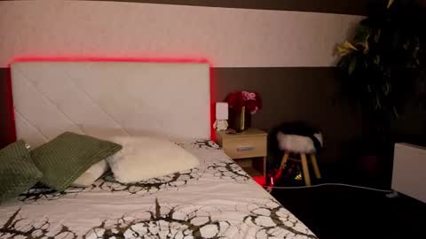 KateOwyns online show from 12.05.24