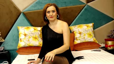 KateQueenston --  online show from 12.09.24