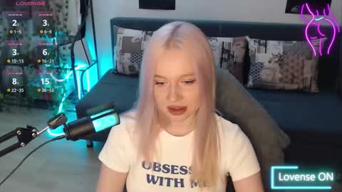 Snapshot of katerinaxvold chatting on 11.14.25 Lisa online show from 11.14.25