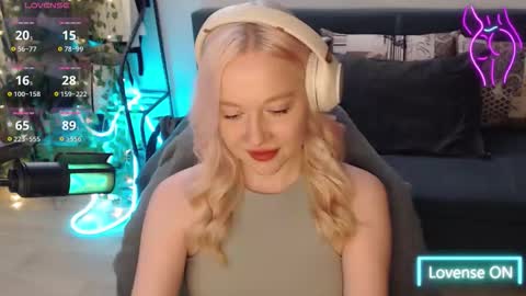 Snapshot of katerinaxvold chatting on 11.21.25 Lisa online show from 11.21.25