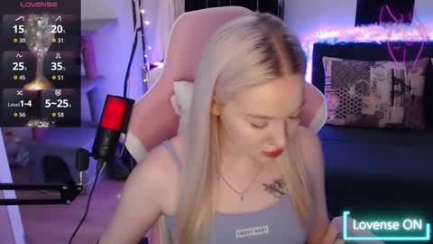 Snapshot of katerinaxvold chatting on 12.15.25 Lisa online show from 12.15.25