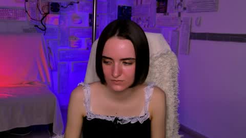 katewillows online show from 04.08.26