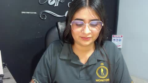 Call me Lau  online show from 04.29.26