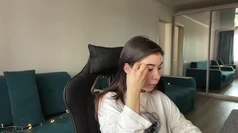 Snapshot of katheleenschraub chatting on 06.01.26 Elle online show from 06.01.26