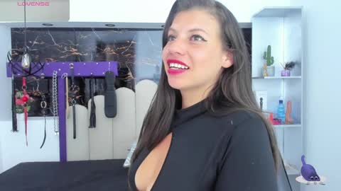 Snapshot of kathia_arnstrong chatting on 02.12.25 Kathia online show from 02.12.25