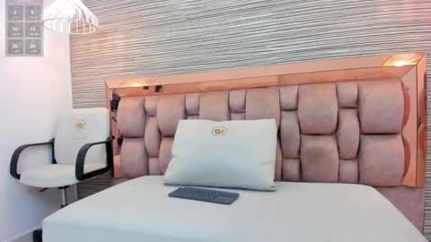 Snapshot of kathia_dumons_ chatting on 12.05.25 KATHIA online show from 12.05.25