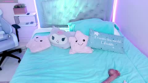 Snapshot of kathia_saenz chatting on 12.19.24 Kathia  online show from 12.19.24