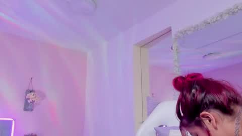 Snapshot of kathia_saenz chatting on 02.18.25 Kathia  online show from 02.18.25