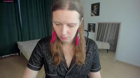 Snapshot of kathrinemeyer chatting on 11.20.25 Kathrine online show from 11.20.25