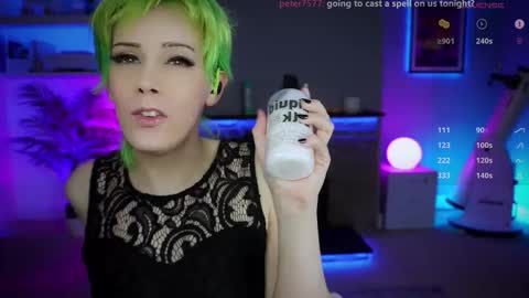 Snapshot of katie_cutie_ts chatting on 10.28.25 Katie online show from 10.28.25