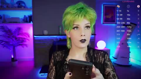 Snapshot of katie_cutie_ts chatting on 11.04.25 Katie online show from 11.04.25