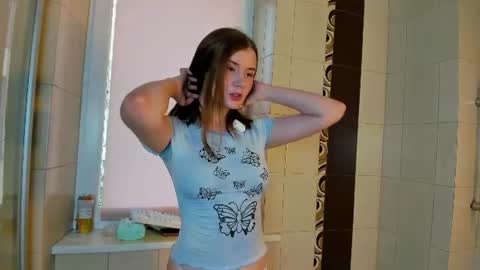 Snapshot of katiecarti chatting on 07.31.26 Katrina online show from 07.31.26