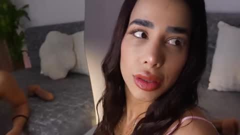 Snapshot of katiecruz_ chatting on 09.11.25 Katie online show from 09.11.25