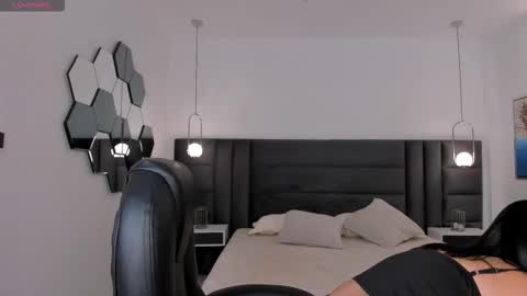 Kate Stonne online show from 10.21.25