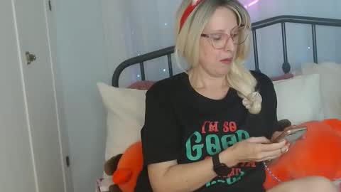 Snapshot of katina_lovejoy chatting on 12.21.25 Katine LoveJoy online show from 12.21.25