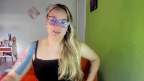 Snapshot of katira333 chatting on 12.14.25 katira333 online show from 12.14.25