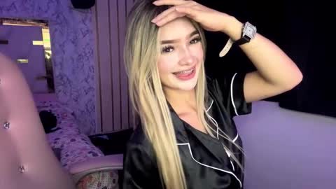 Snapshot of katleen_v chatting on 11.24.25 Katleen. online show from 11.24.25