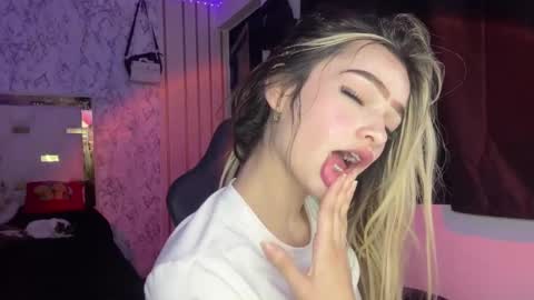 Snapshot of katleen_v chatting on 12.18.25 Katleen. online show from 12.18.25