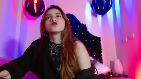 Snapshot of katniss_moon chatting on 06.25.26 Katniss online show from 06.25.26