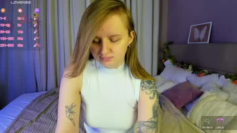 Snapshot of katrina_bail chatting on 05.12.26 Katrina Bail online show from 05.12.26