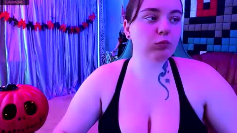 Snapshot of katrinclub chatting on 10.15.25 Katrin online show from 10.15.25