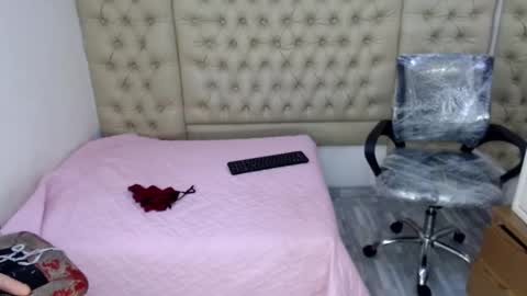 KatrinneHott online show from 11.29.25