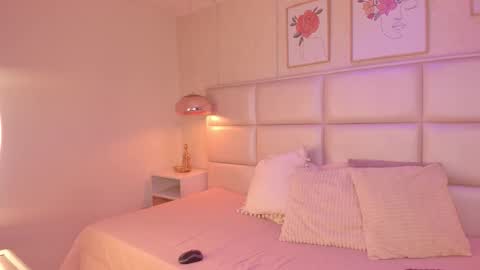 Snapshot of katte_winslet_ chatting on 12.15.25 katte_winslet_ online show from 12.15.25