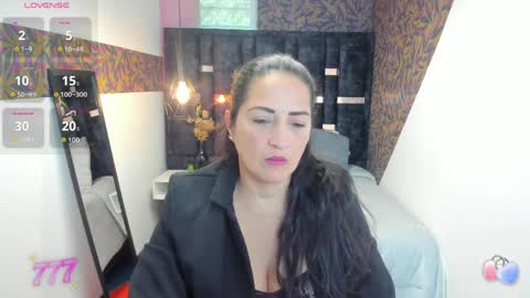 Snapshot of kattemilf_ chatting on 05.25.26 K A T T E online show from 05.25.26