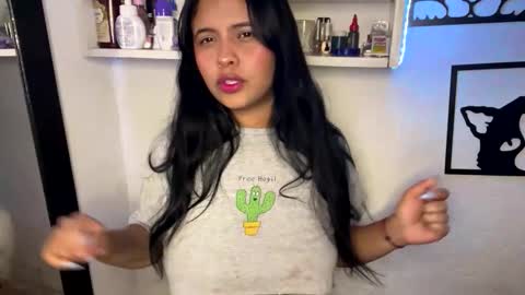 Snapshot of kattia_23 chatting on 11.19.25 kattia online show from 11.19.25