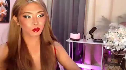 Snapshot of kattiecurrent chatting on 11.08.25 Saisy online show from 11.08.25